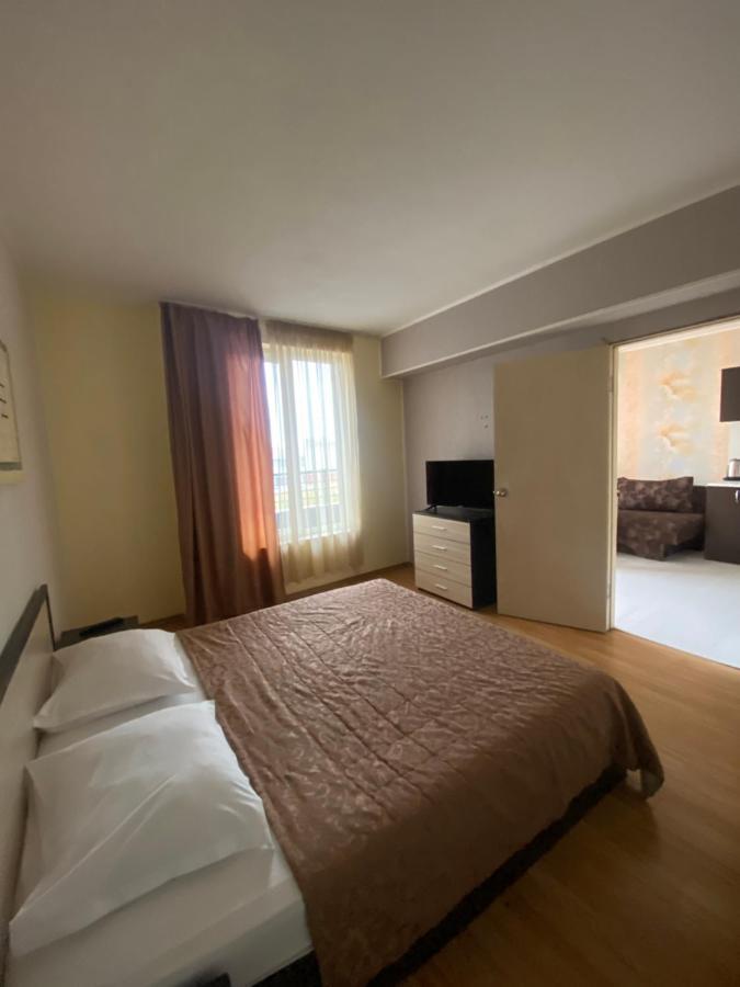 Apartments Danita & Restaurant&Pool Bar ヴァルナ エクステリア 写真
