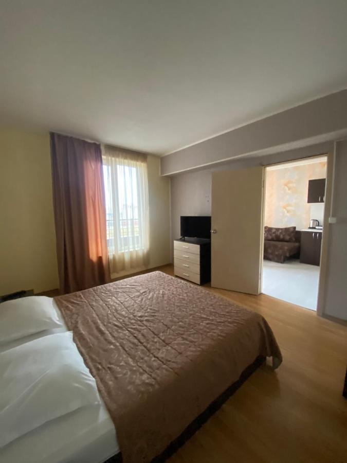 Apartments Danita & Restaurant&Pool Bar ヴァルナ エクステリア 写真