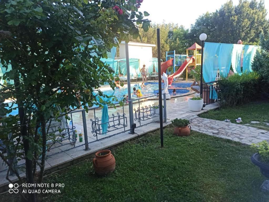 Apartments Danita & Restaurant&Pool Bar ヴァルナ エクステリア 写真