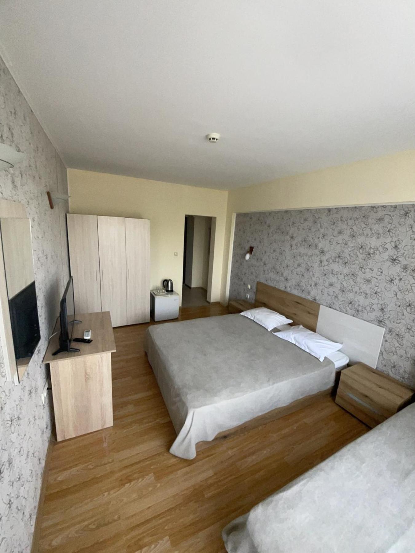 Apartments Danita & Restaurant&Pool Bar ヴァルナ エクステリア 写真